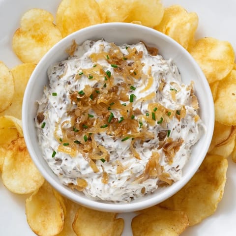 Kartoffelchips mit Zwiebel-Dip